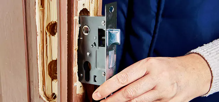 Garage Door Lock Replacement Urbandale